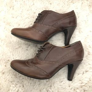 Dainty real leather oxford style 2 inch heels.